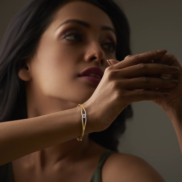 The Estrella Oval Bangle - Image 4